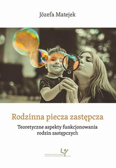The cover of the book titled: Rodzinna piecza zastępcza. Teoretyczne aspekty funkcjonowania rodzin zastępczych