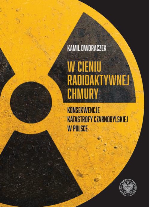 Okładka książki o tytule: W cieniu radioaktywnej chmury. Konsekwencje katastrofy czarnobylskiej w Polsce