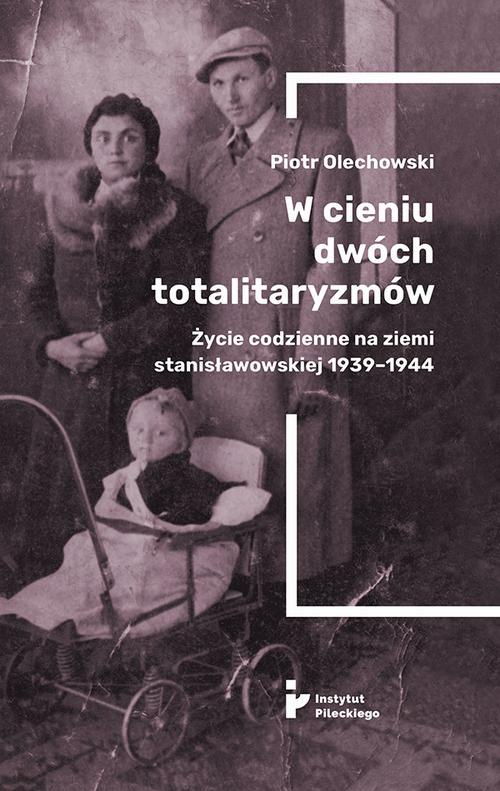 Okładka książki o tytule: W cieniu dwóch totalitaryzmów. Życie codzienne na ziemi stanisławowskiej 1939–1944